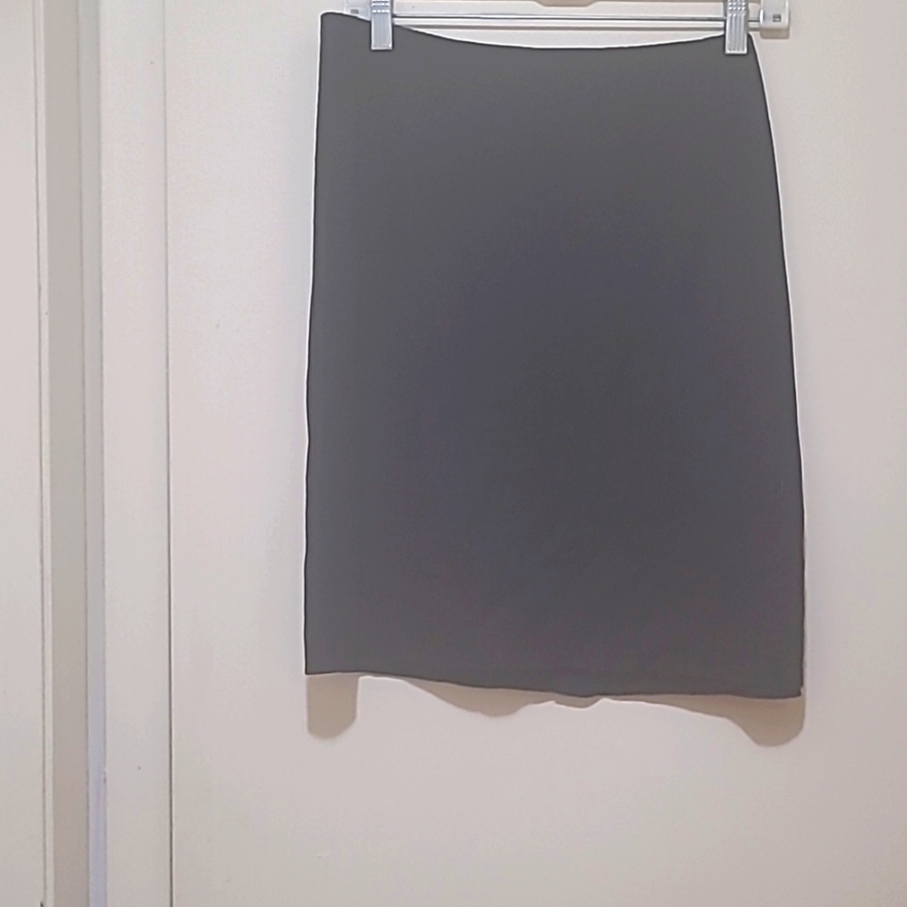Couture. Prada black 100% wool skirt made in Italy size 14